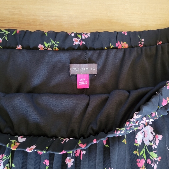 NWT VINCE CAMUTO Black Floral Linned Pleated Midi Skirt - Picture 5 of 8